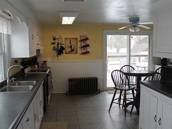 3rd image of 535 W Broadway St