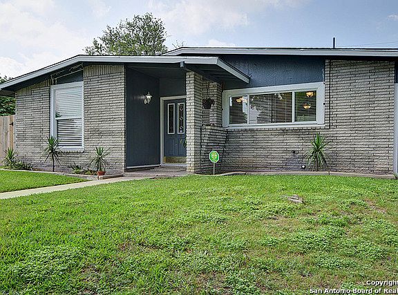 2nd image of 542 Lanark Dr