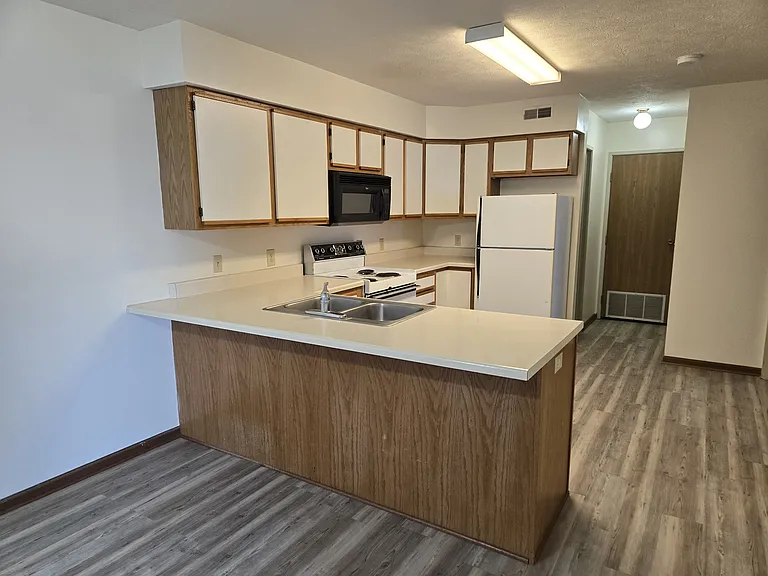 Pine Tree Apartments — Photo 25