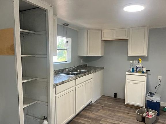 3rd image of 3301 Johnson Ave E
