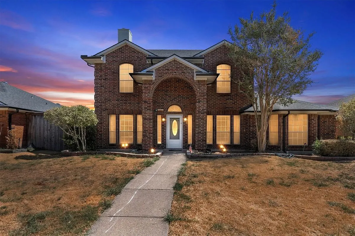 5 bed, 3.0 bath, 2884 sqft, $3,200 — Photo 1