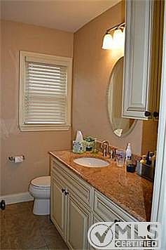 4th image of 6402 Bordeaux Ave #6402