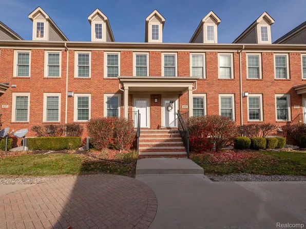 655 Vinewood St, Wyandotte, MI 48192