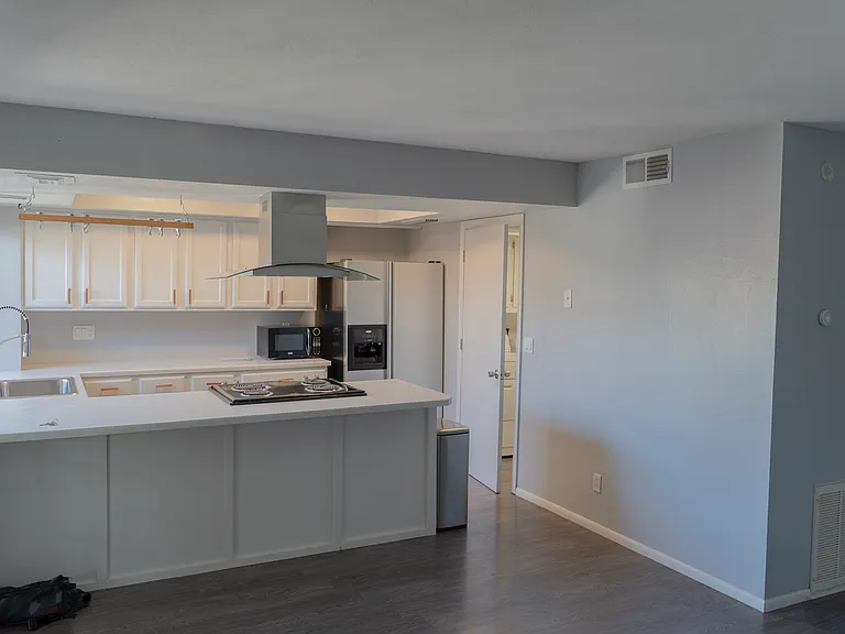 4601 N 21st Ave — Photo 8