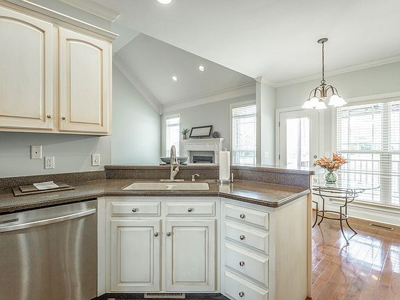 4th image of 1751 Sterling Oaks Ln