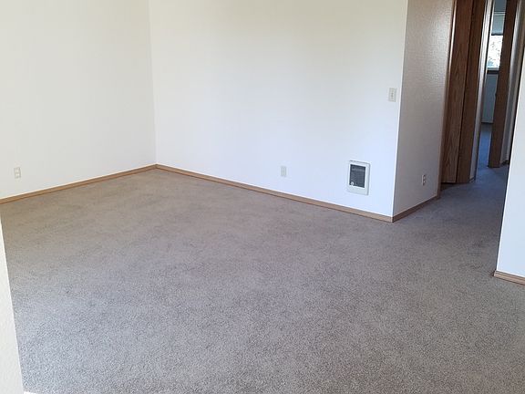 3rd image of 2108 Red Oak Dr S #17