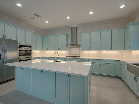 2nd image of 1938 Amelia Oaks Dr