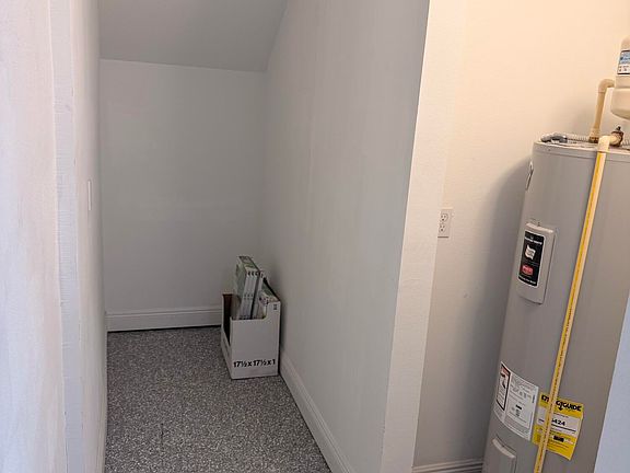 4th image of 562 Parsons Way