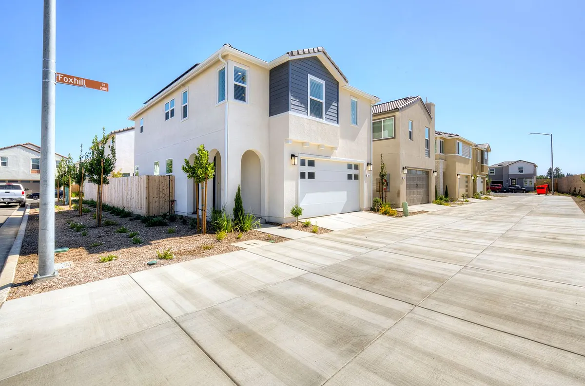 Building Photo - 1527 Foxhill Ln