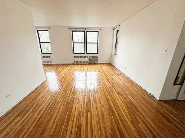 100-25 Queens Boulevard image 1 of 8