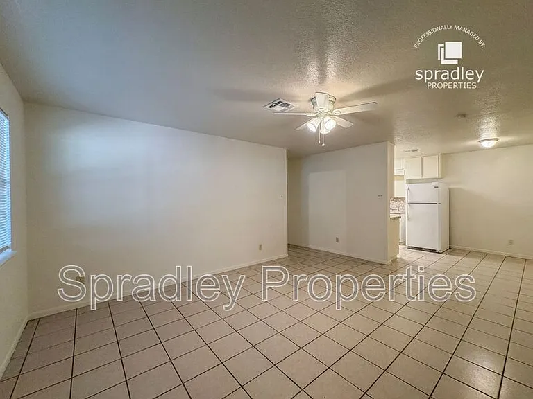 406C N Loop Dr #121 — Photo 1