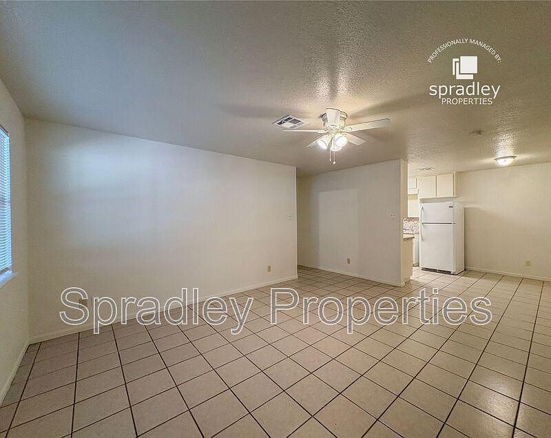 1st image of 406C N Loop Dr #121