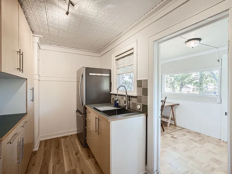 11 E Mill St — Photo 5