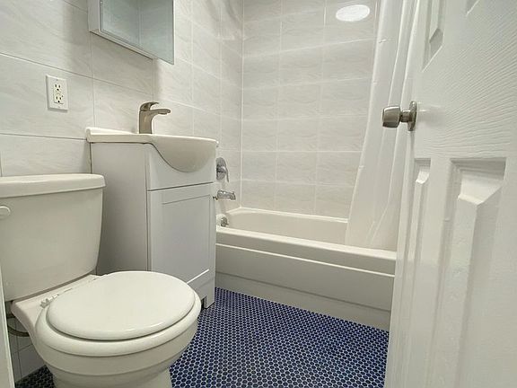 5th image of 284 Driggs Ave APT 1