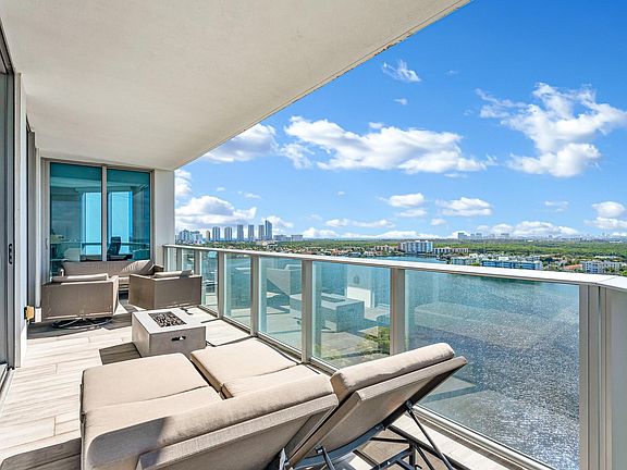 3rd image of 17111 Biscayne Boulevard #1702