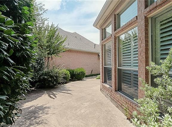 4th image of 5910 Autumn Point Dr