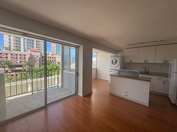 3rd image of 818 S King St APT 705