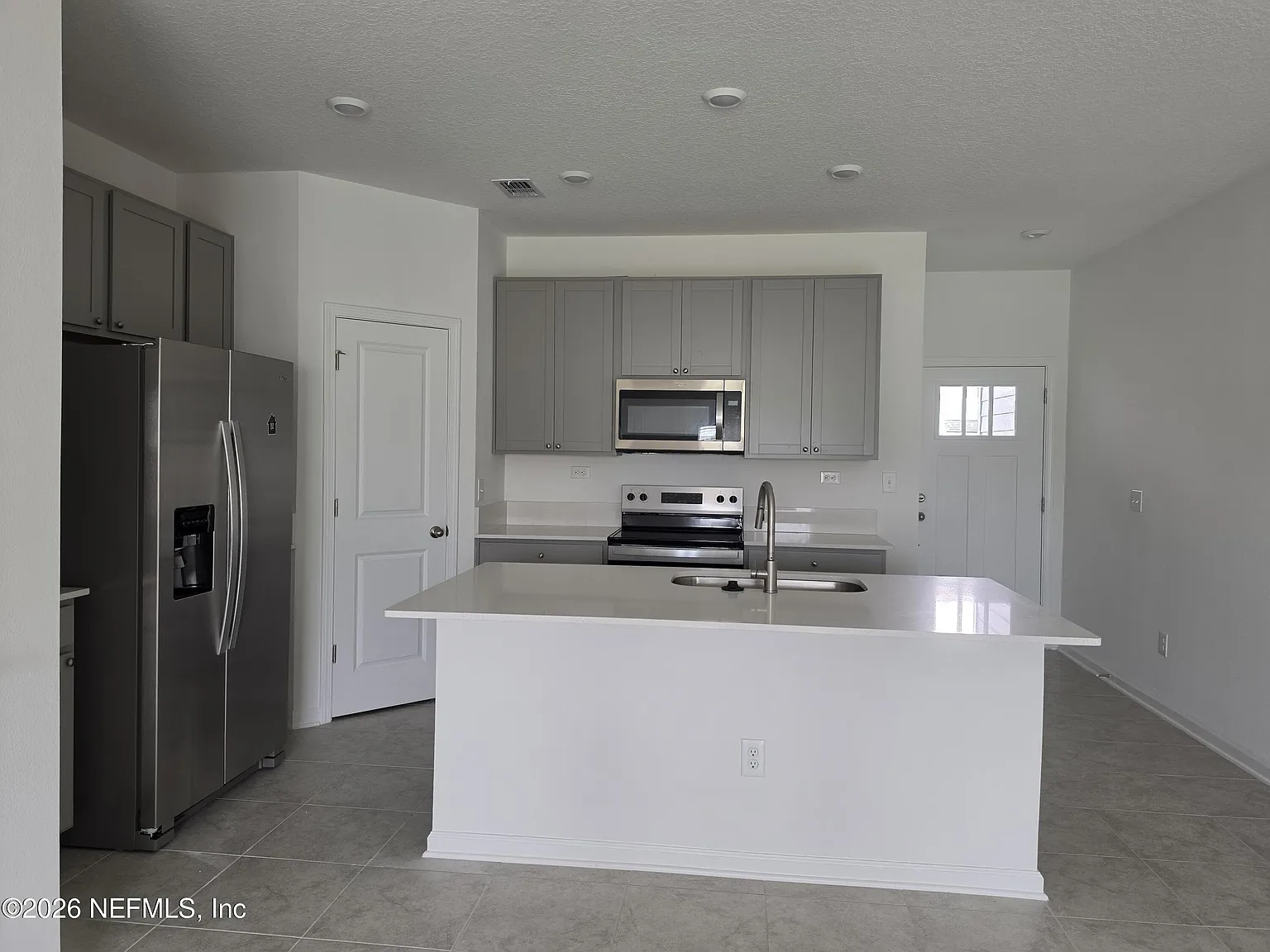 3 bed, 2.5 bath, 1433 sqft, $1,750 — Photo 3