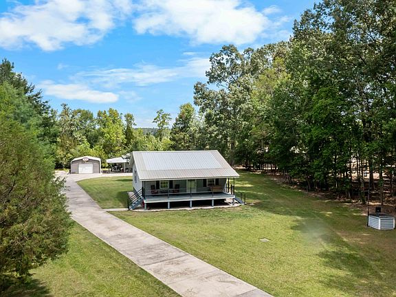2nd image of 589 Backfield Rd