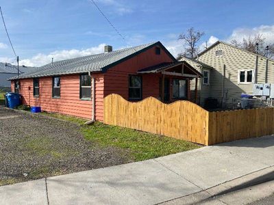 104 New St, Talent, OR, 97540