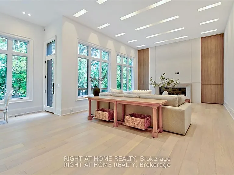 27 Hurlingham Cres — Photo 13