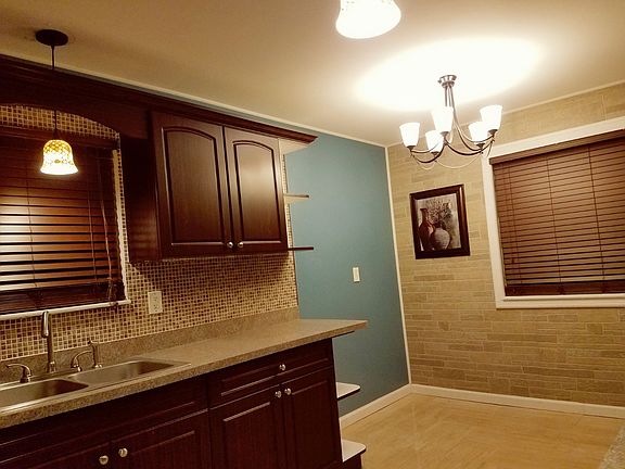 4th image of 26081 Currier St
