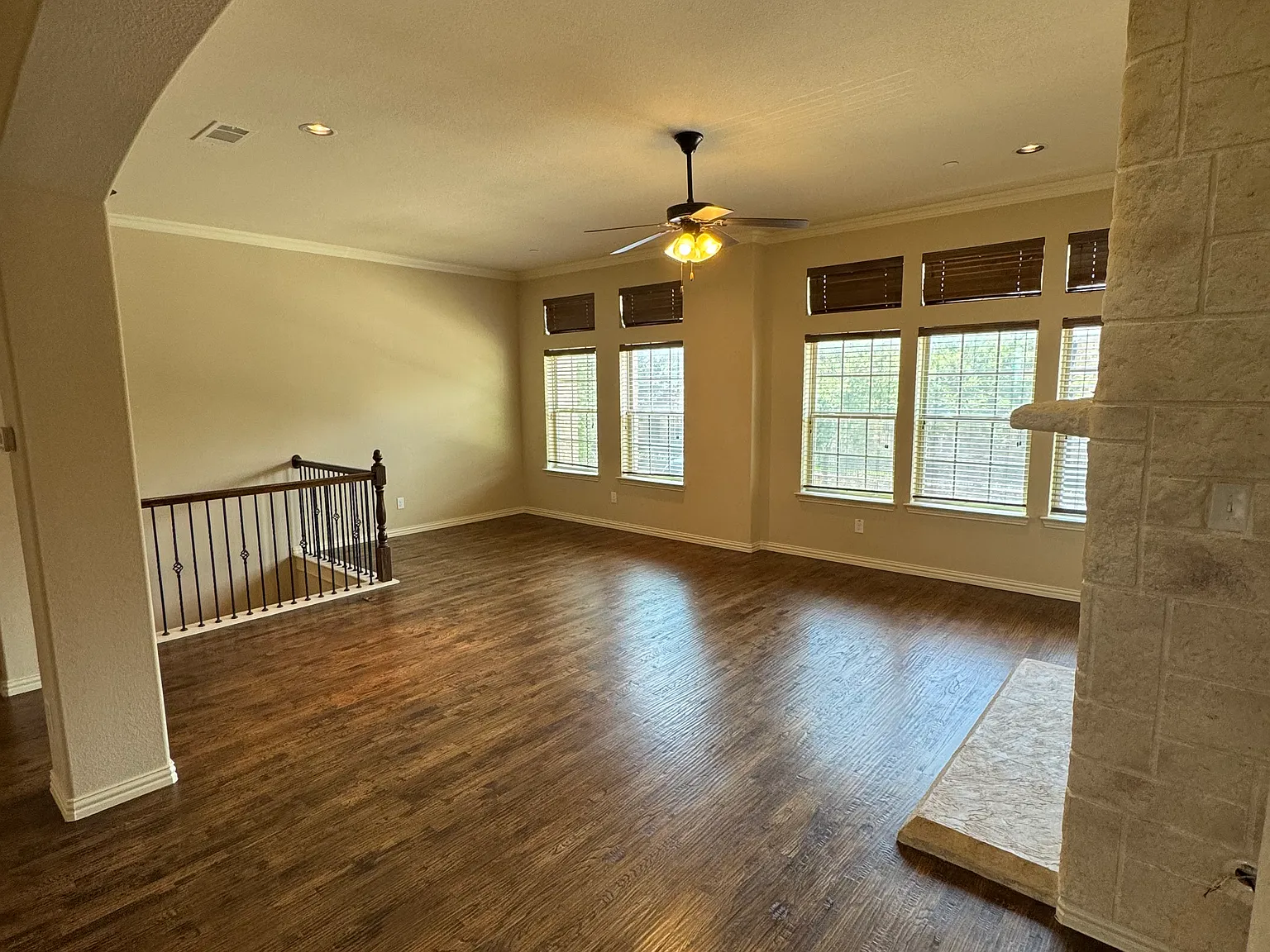 3 bed, 3.5 bath, 3133 sqft, $4,100 — Photo 4