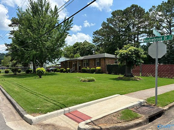 3rd image of 301 Meadowbrook Dr SE