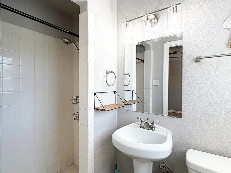 1204 Chippendale Dr — Photo 22