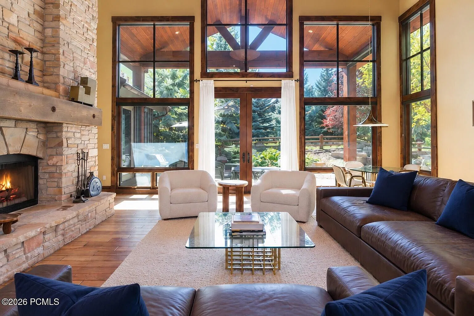 4 bed, 6.0 bath, 5238 sqft, $16,500 — Photo 3