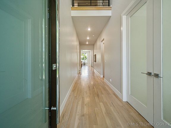 5th image of 1106 E 36th Pl