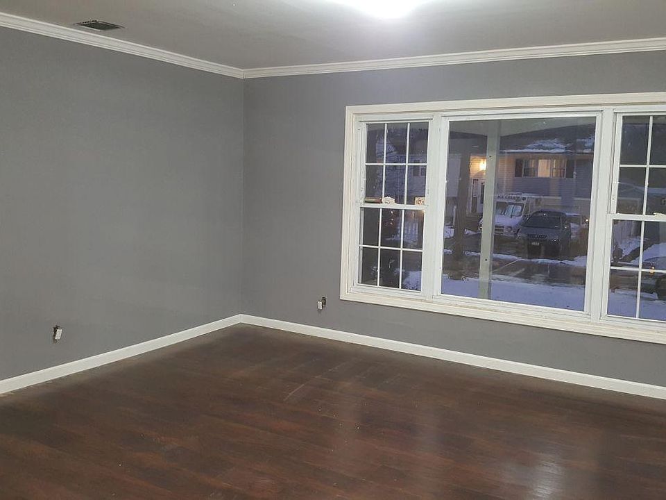 2nd image of 8 Rose Pl