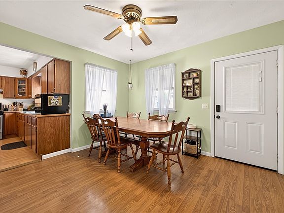 4th image of 128 Stafford St