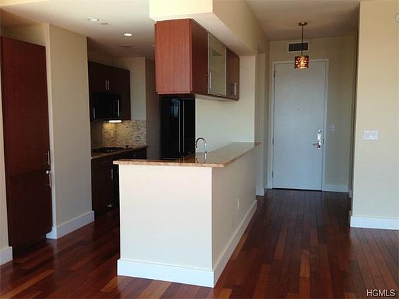 3rd image of 175 Huguenot St Unit 1204