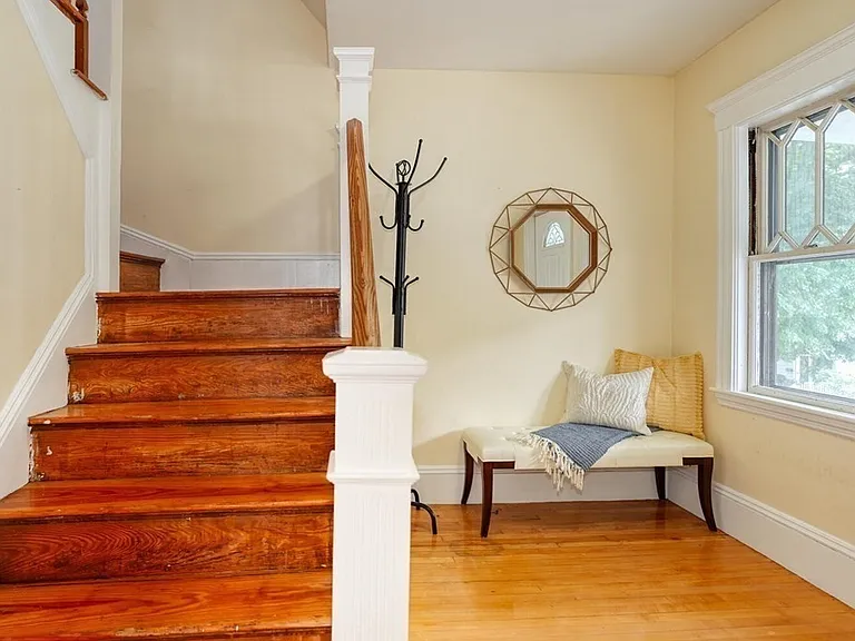 7 Vincent Ave — Photo 4
