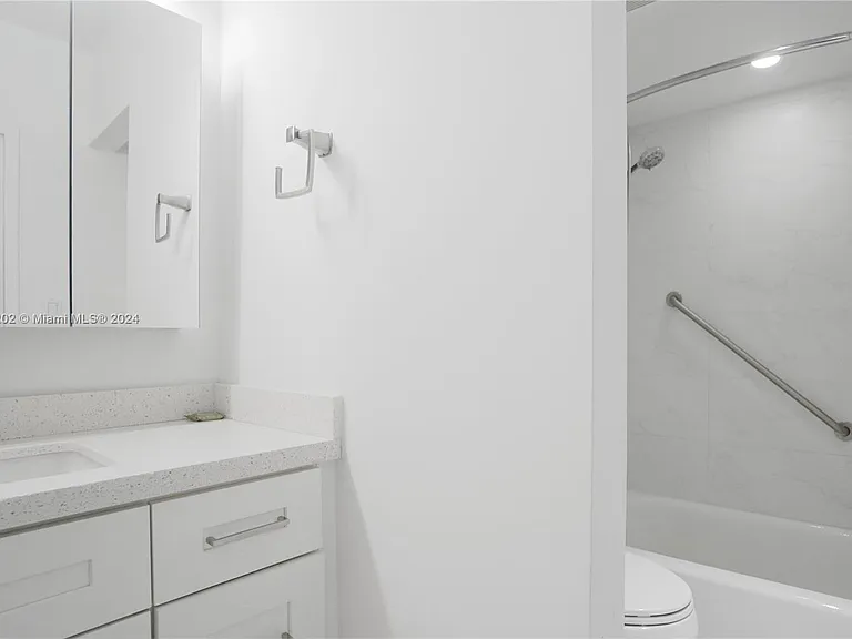 100 Lincoln Rd #436 — Photo 9