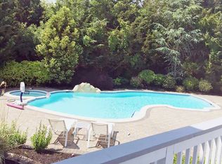 21 Crestview Dr, Ocean View, NJ 08230