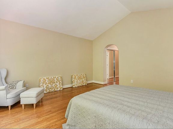 4th image of 241 Palm Ave