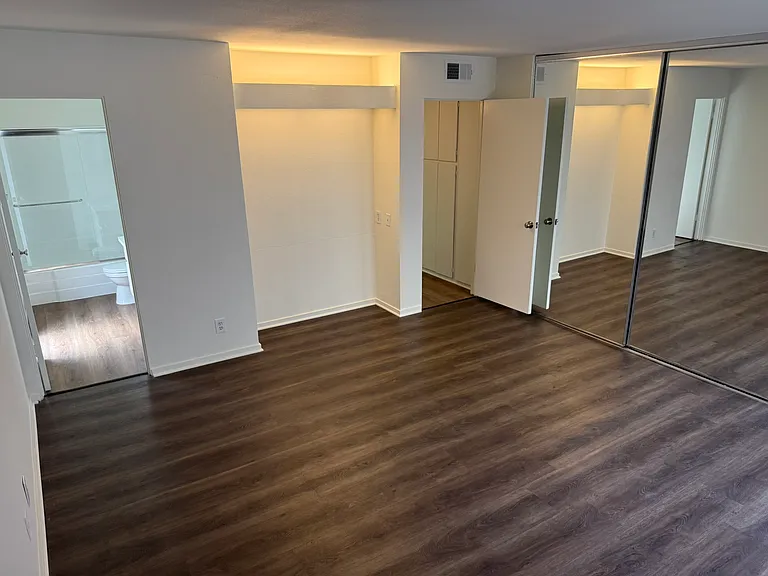 1414 Greenfield Apartments — Photo 36