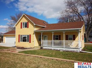 211 N 11th St, Fort Calhoun, NE 68023