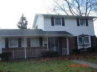 907 Maurine Dr, Columbus, OH 43228