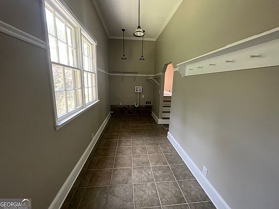 4th image of 55 Nickel Rd