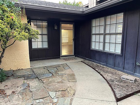 3rd image of 31 Cottonwood Ln
