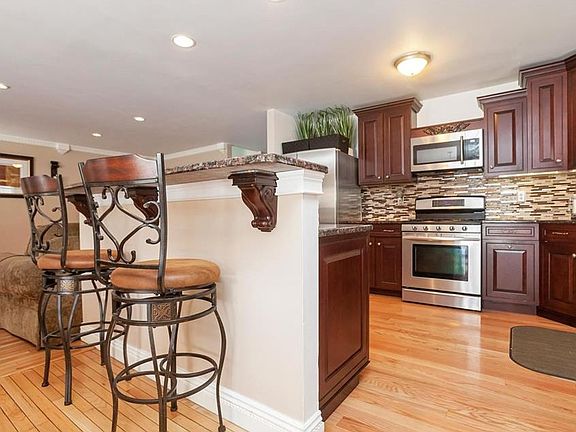 4th image of 319 Angelo Dr