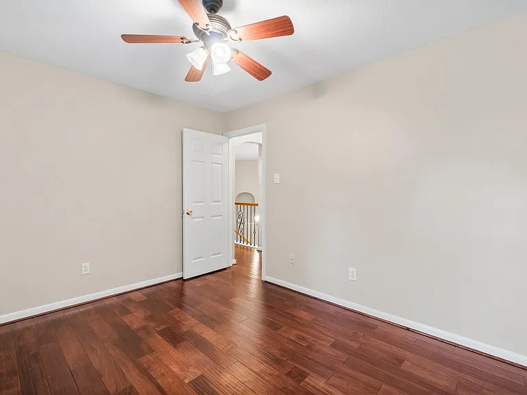83 Terraglen Dr — Photo 24