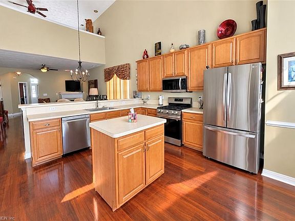 3rd image of 2717 Blake St