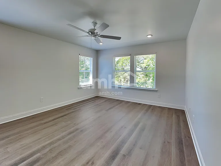 618 Grohmann Path — Photo 8