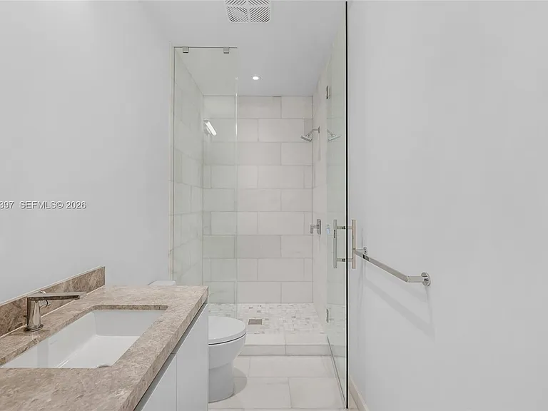 175 SE 25th Rd #1203 — Photo 5