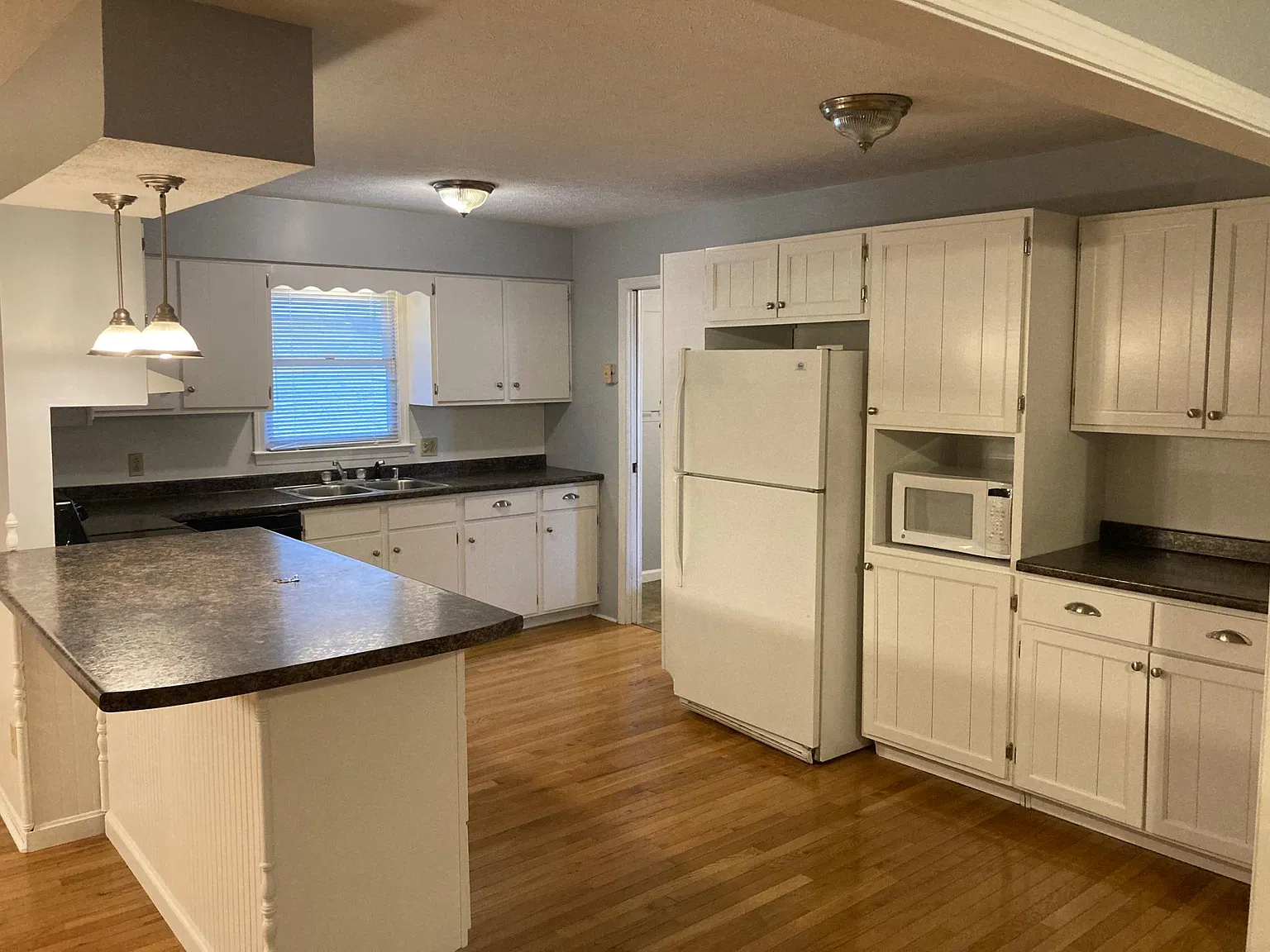 3 bed, 1430 sqft, $1,600 — Photo 4