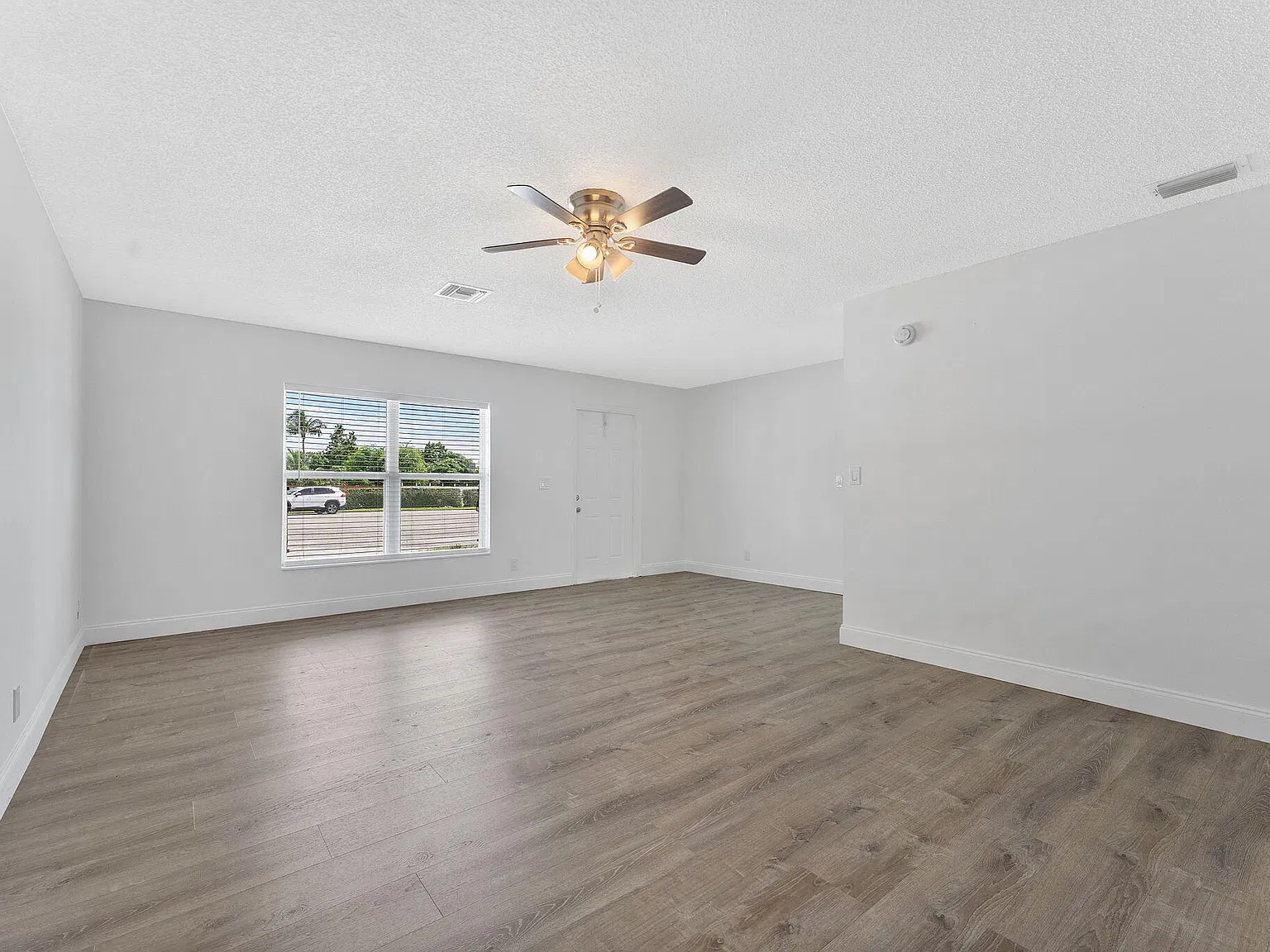 3 bed, 2.0 bath, 1436 sqft, $2,900 — Photo 4